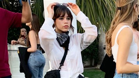 Jenna Ortega’s Coachella 2023 Outfit: Actress Rocks。